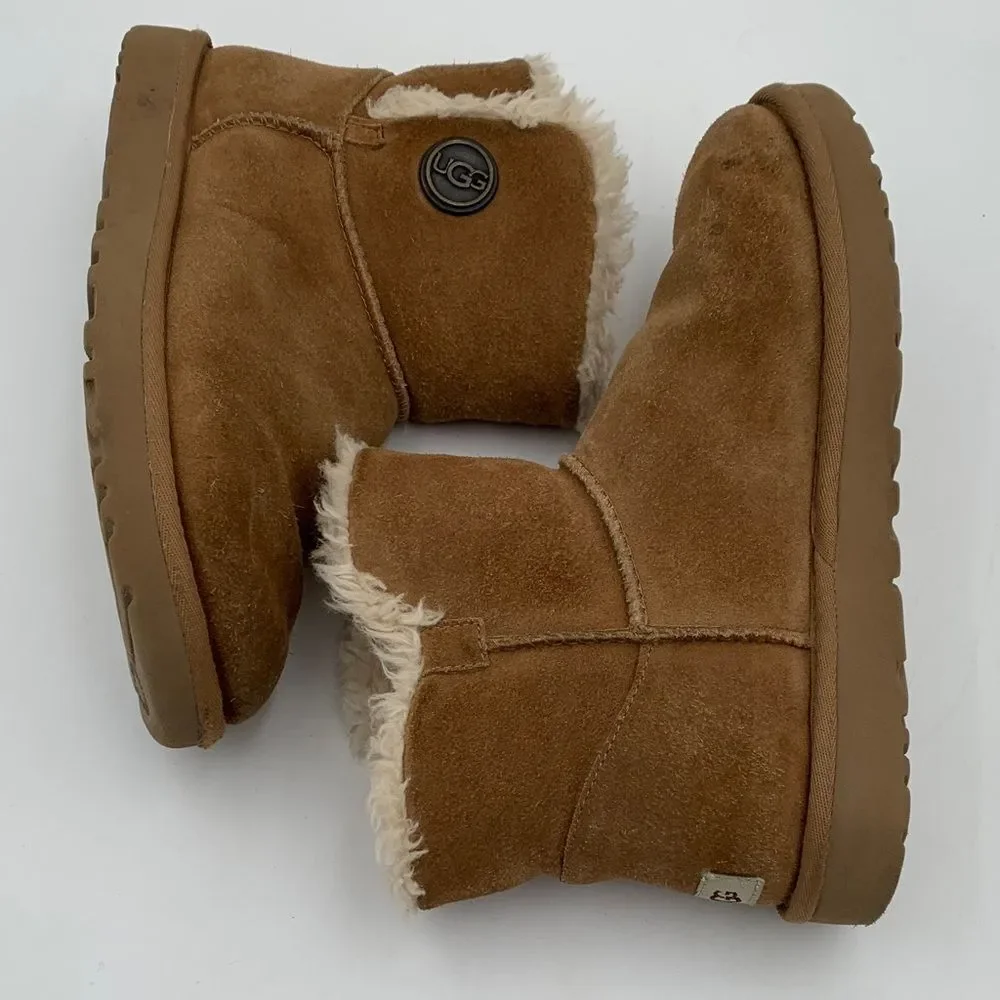 UGG Bailey Button Mini Chestnut Shearling Boots Size 9